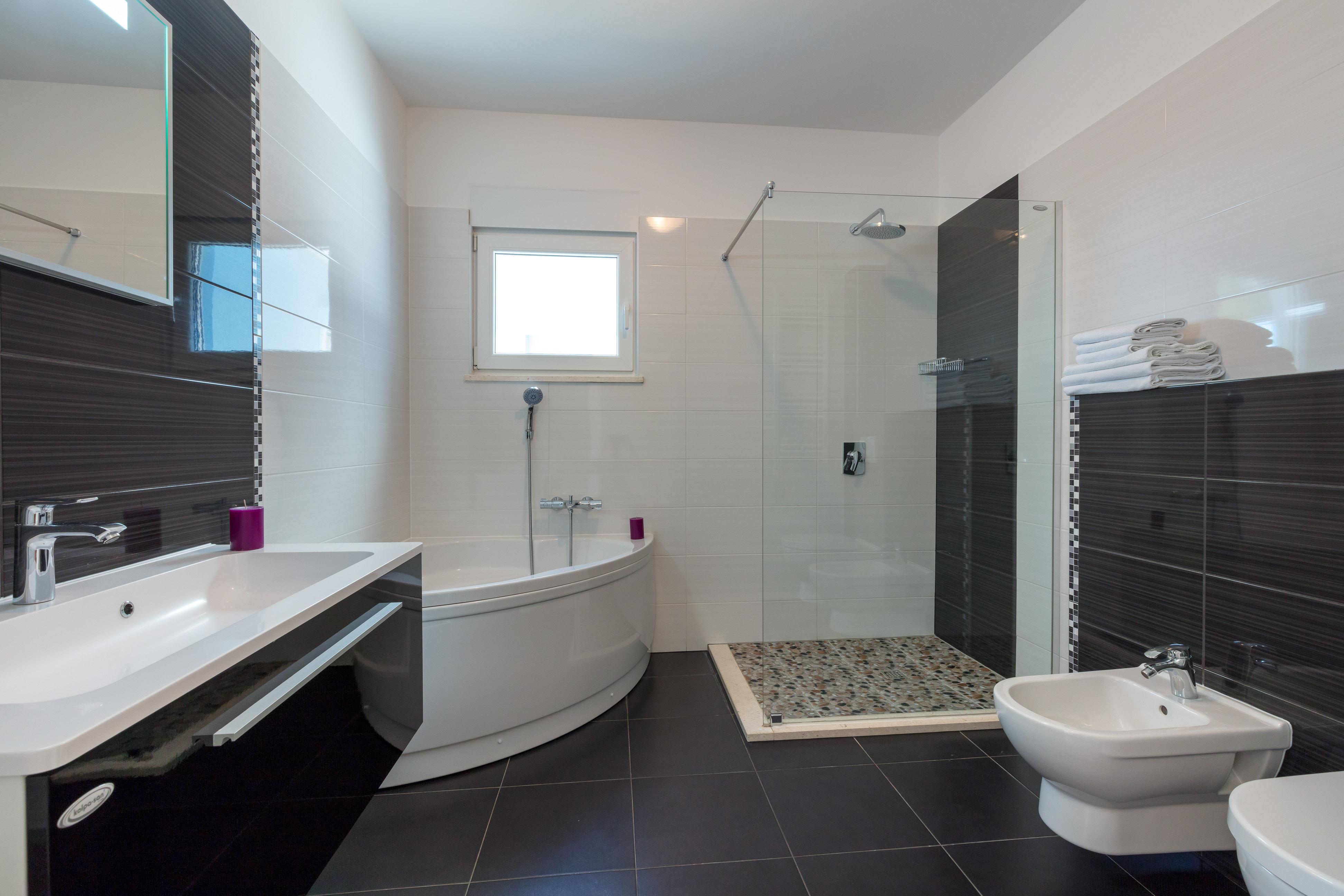 Villa Mermaid Your Croatian Haven With Luxury Pool And Scenic Views Podstrana Kültér fotó