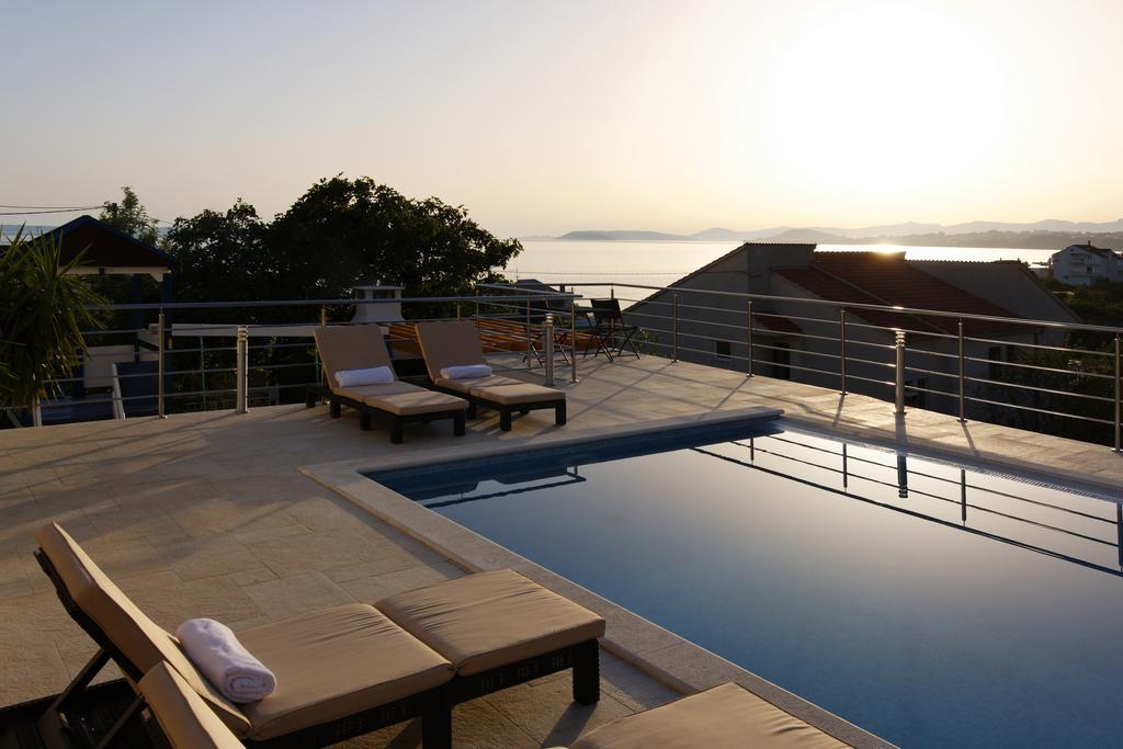 Villa Mermaid Your Croatian Haven With Luxury Pool And Scenic Views Podstrana Kültér fotó