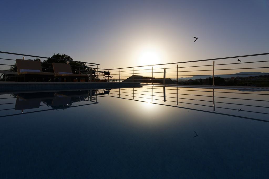 Villa Mermaid Your Croatian Haven With Luxury Pool And Scenic Views Podstrana Kültér fotó