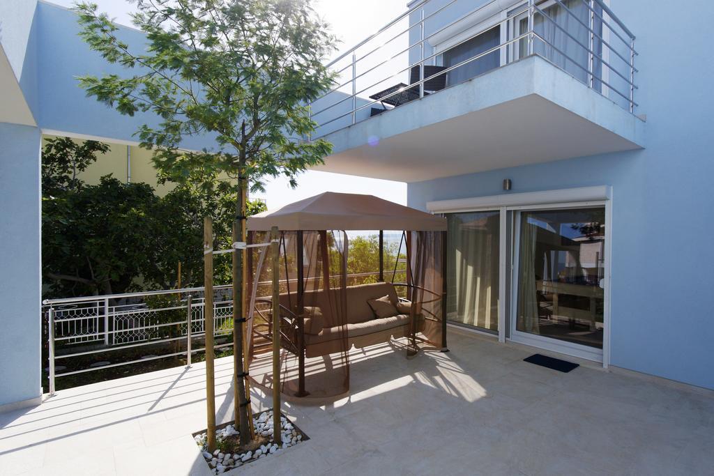 Villa Mermaid Your Croatian Haven With Luxury Pool And Scenic Views Podstrana Kültér fotó