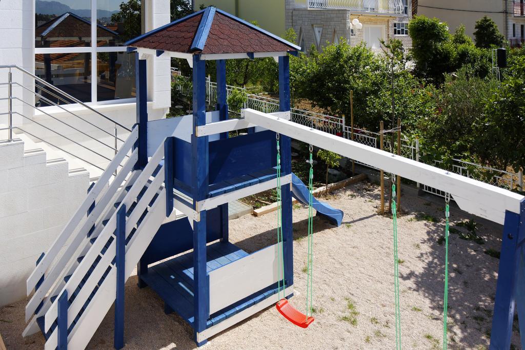 Villa Mermaid Your Croatian Haven With Luxury Pool And Scenic Views Podstrana Kültér fotó