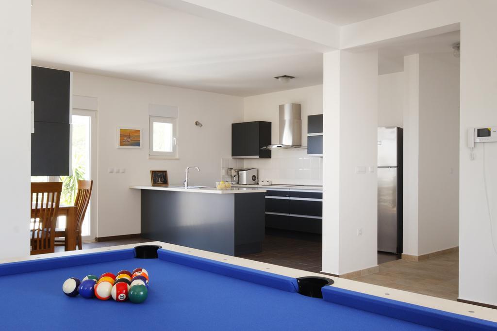 Villa Mermaid Your Croatian Haven With Luxury Pool And Scenic Views Podstrana Szoba fotó