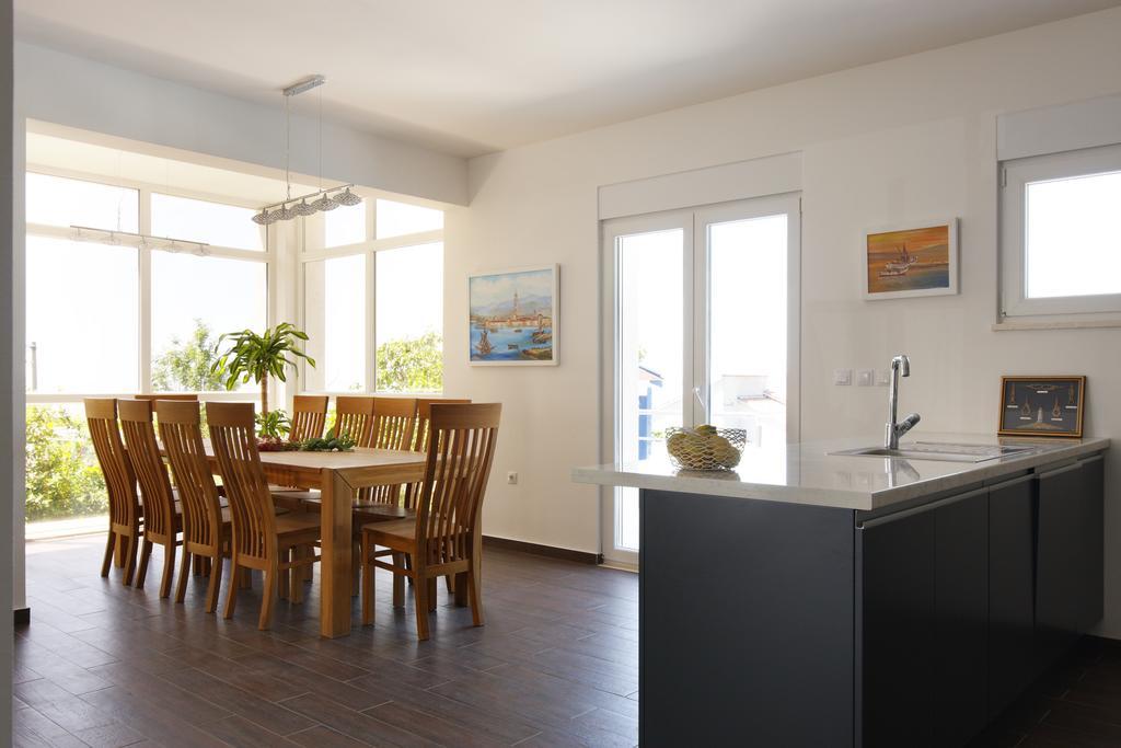 Villa Mermaid Your Croatian Haven With Luxury Pool And Scenic Views Podstrana Kültér fotó