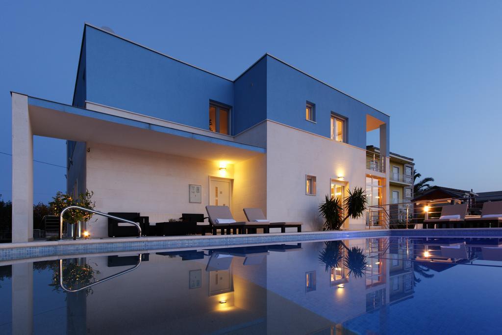 Villa Mermaid Your Croatian Haven With Luxury Pool And Scenic Views Podstrana Szoba fotó